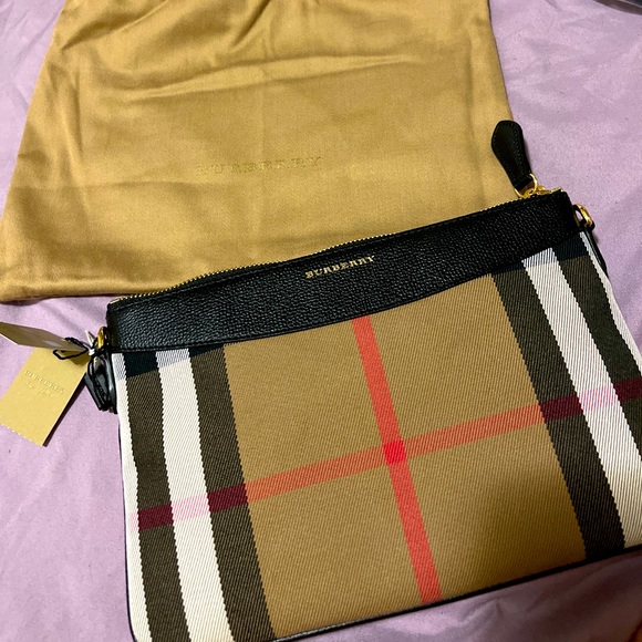 Burberry Handbags - NWT Burberry Peyton crossbody bag